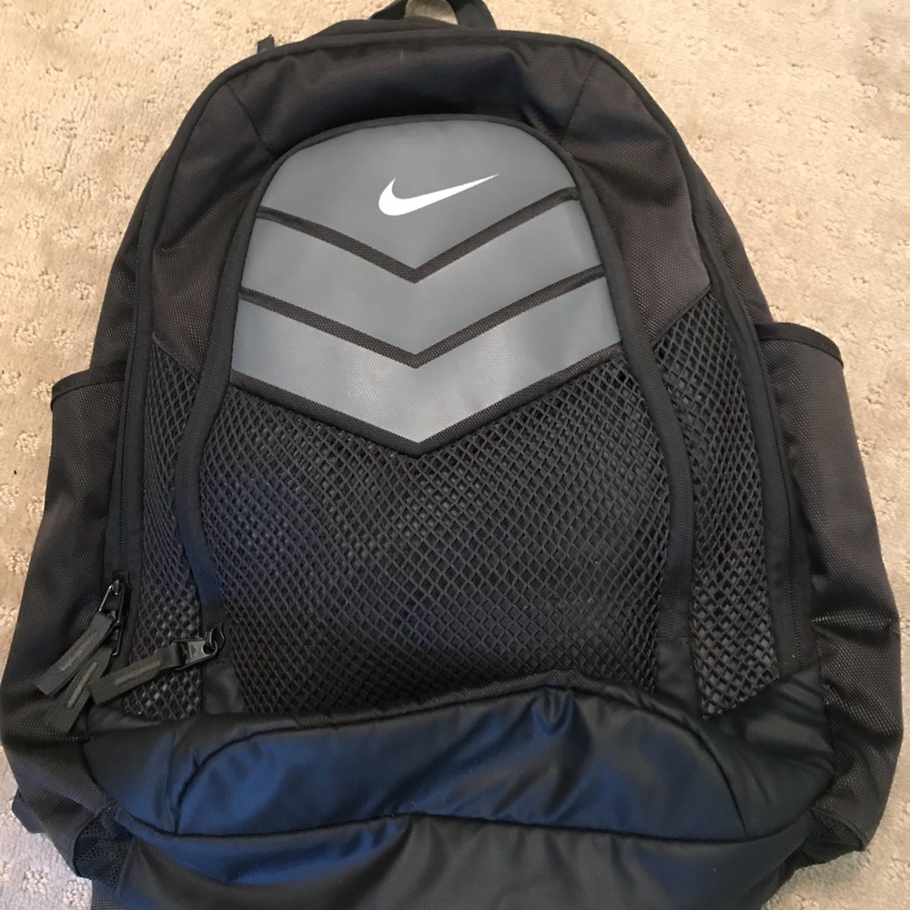Nike Grey Unisex Back Pack! Multiple compartments!